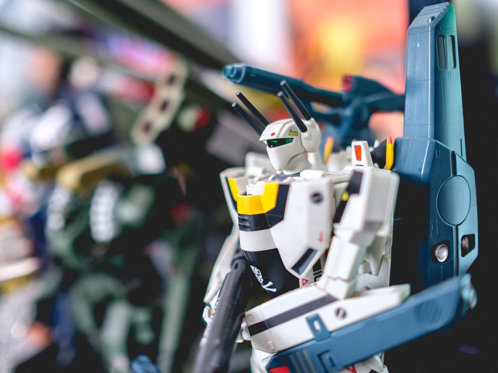 فيلم Robotech من سوني يجد مخرجًا في رايس توماس من Hawkeye لشركة Marvel