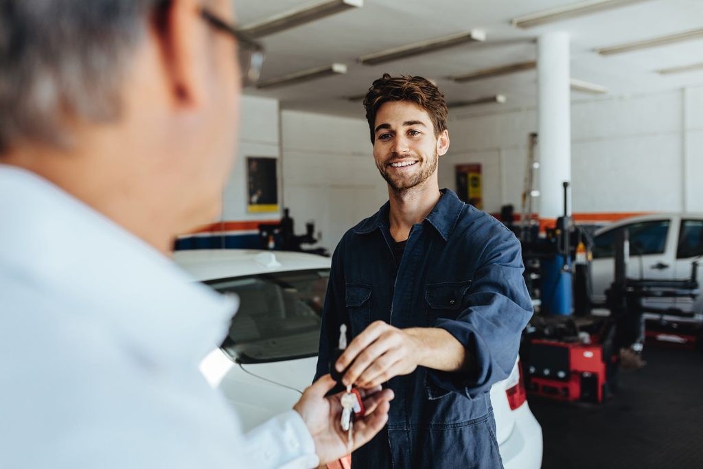 لماذا تكون عملية شراء السيارات غريبة جدًا في الولايات المتحدة مع وجود الكثير من الخيارات